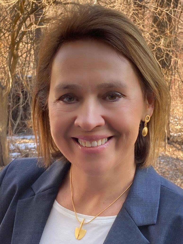 Renata C. Vickrey Sekretarz