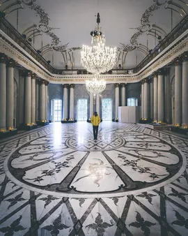 Die Staatsoper Unter den Linden ist das erste Opernhaus und der kulturhistorisch bedeutendste Theaterbau in Berlin